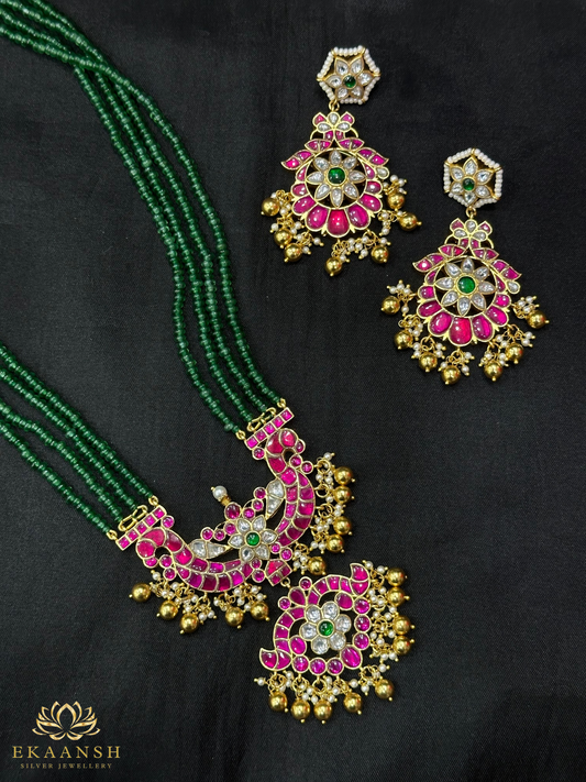 Varnika Pendant Set